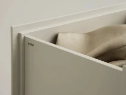 String Furniture Relief Kommode, lav fra String><noscript><img width=