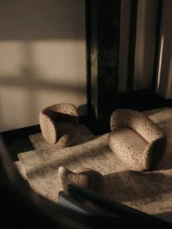 Ferm Living Rico Sofa 2, Utzon-Can Lis fra><noscript><img width=