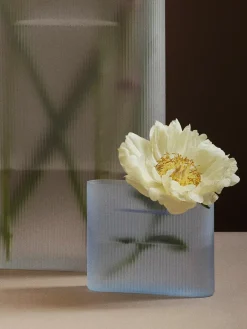 Muuto Ridge Vase, white frosted glass fra><noscript><img width=