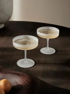 Ferm Living Ripple champagneglas fra><noscript><img width=