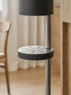 VOLA Sensorstyret håndsprit- og sæbedispenser, fritstående i hvid fra><noscript><img width=