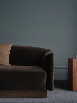 New Works Shore Sofa 3 Seater Plinth, umber fra> Sofaer