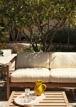 Fritz Hansen Skagerak Virkelyst 3 pers. Sofa, Golden Yellow Stripe fra> Udendørs Loungemøbler