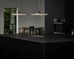 Le Klint Soleil pendel medium, lys eg, plast skærm fra><noscript><img width=