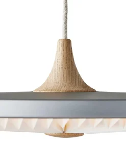 Le Klint Soleil pendel medium, røget eg, plast skærm fra><noscript><img width=