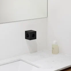 Avolt Square 2 Stikdåse med USB, sort fra> Gaver Til Ham