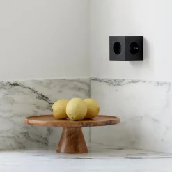 Avolt Square 2 Stikdåse med USB, sort fra><noscript><img width=