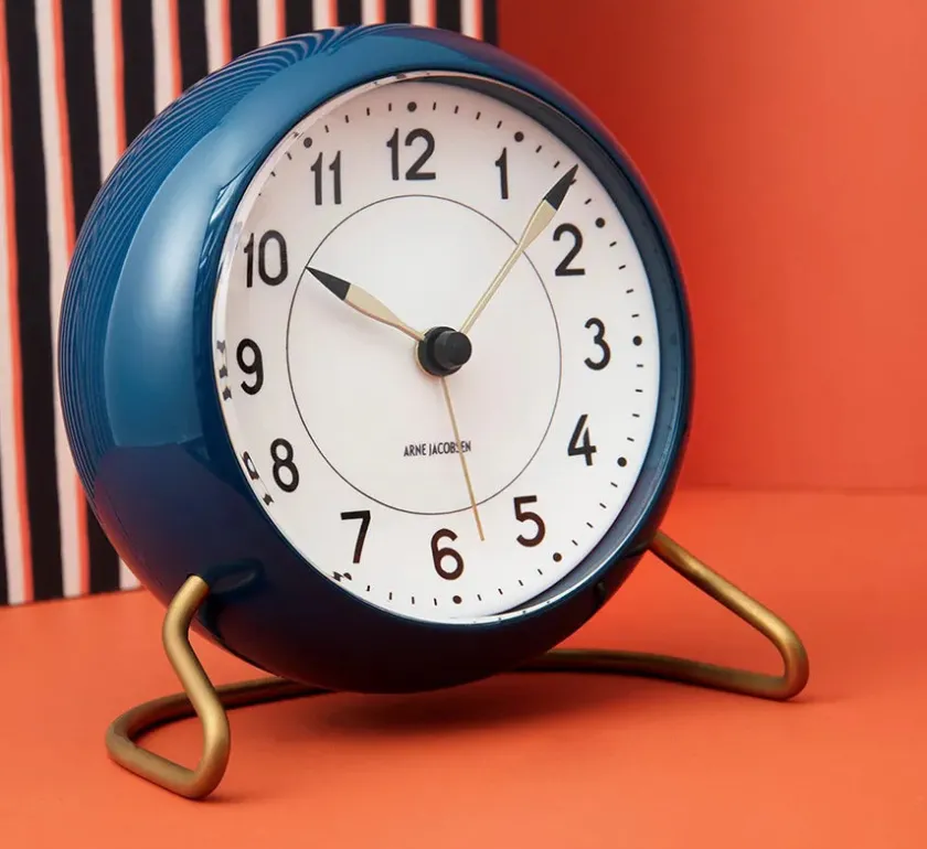 Arne Jacobsen Clocks Station Bordur, petroleum af Arne Jacobsen> Gaver Til Ham