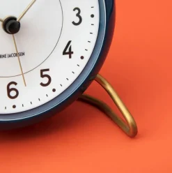 Arne Jacobsen Clocks Station Bordur, sort af Arne Jacobsen><noscript><img width=