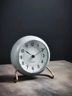 Arne Jacobsen Clocks Station Bordur, sort af Arne Jacobsen><noscript><img width=