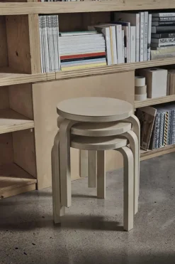 Artek Stool E60, honey stained birk fra><noscript><img width=