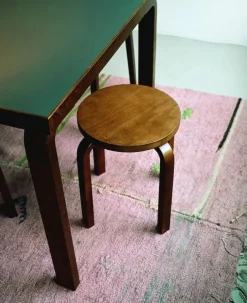 Artek Stool E60, honey stained birk fra><noscript><img width=