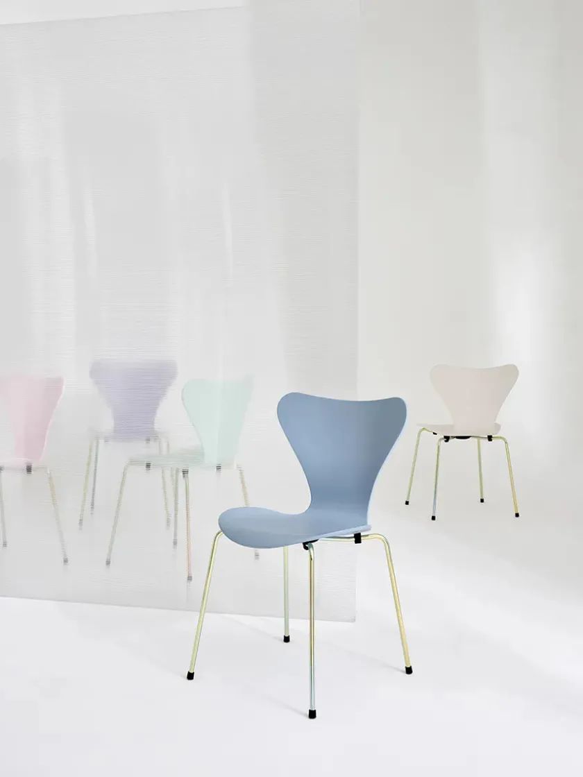 Fritz Hansen 70th Anniversary Edition 3107 Spisebordsstol, 7:14 AM Blue af Arne Jacobsen> Spisebordsstole