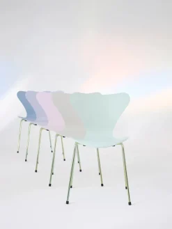 Fritz Hansen 70th Anniversary Edition 3107 Spisebordsstol, 7:14 AM Beige af Arne Jacobsen><noscript><img width=