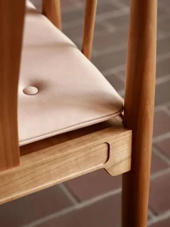 Fritz Hansen 80th Anniversary Edition Kinastolen af Hans J. Wegner><noscript><img width=