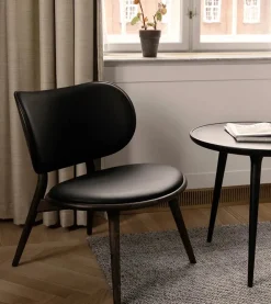 Mater The Lounge Chair, sort bøg med sort læder fra><noscript><img width=