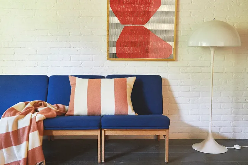 Silkeborg Uldspinderi The Sweater Cushion, blue fra> Puder Og Plaider|Puder