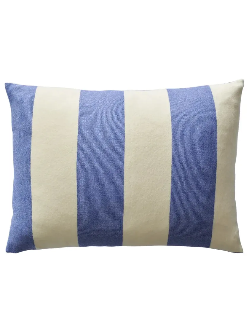 Silkeborg Uldspinderi The Sweater Cushion, blue fra> Puder Og Plaider|Puder