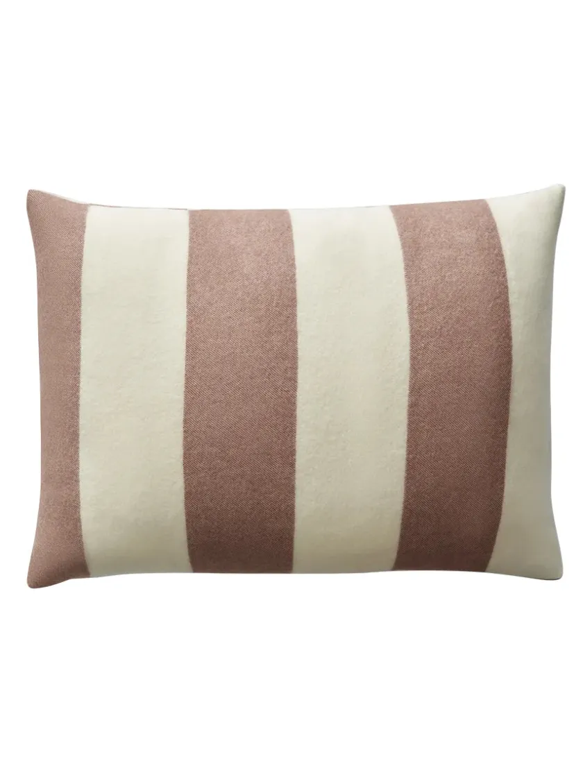 Silkeborg Uldspinderi The Sweater Cushion, brown fra> Puder Og Plaider|Puder