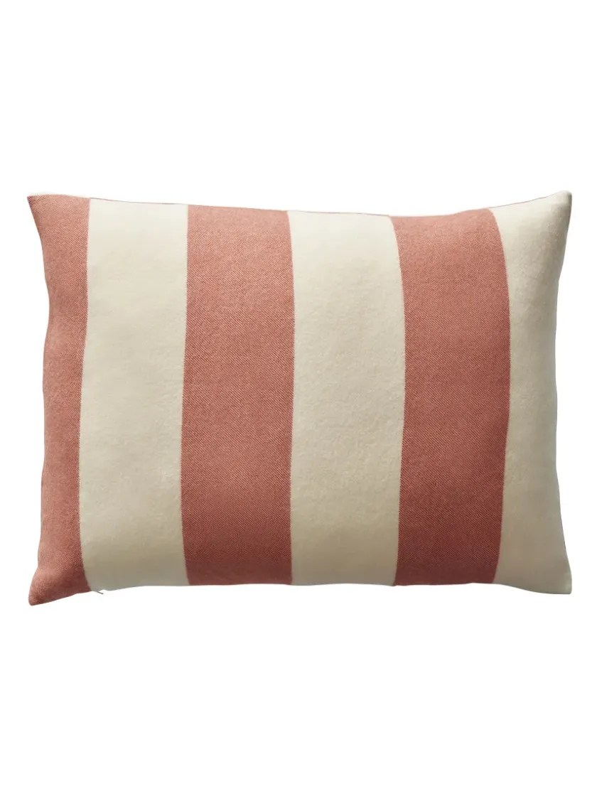 Silkeborg Uldspinderi The Sweater Cushion, brown fra> Puder Og Plaider|Puder