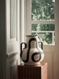 Ferm Living Trace Vase fra> Vaser