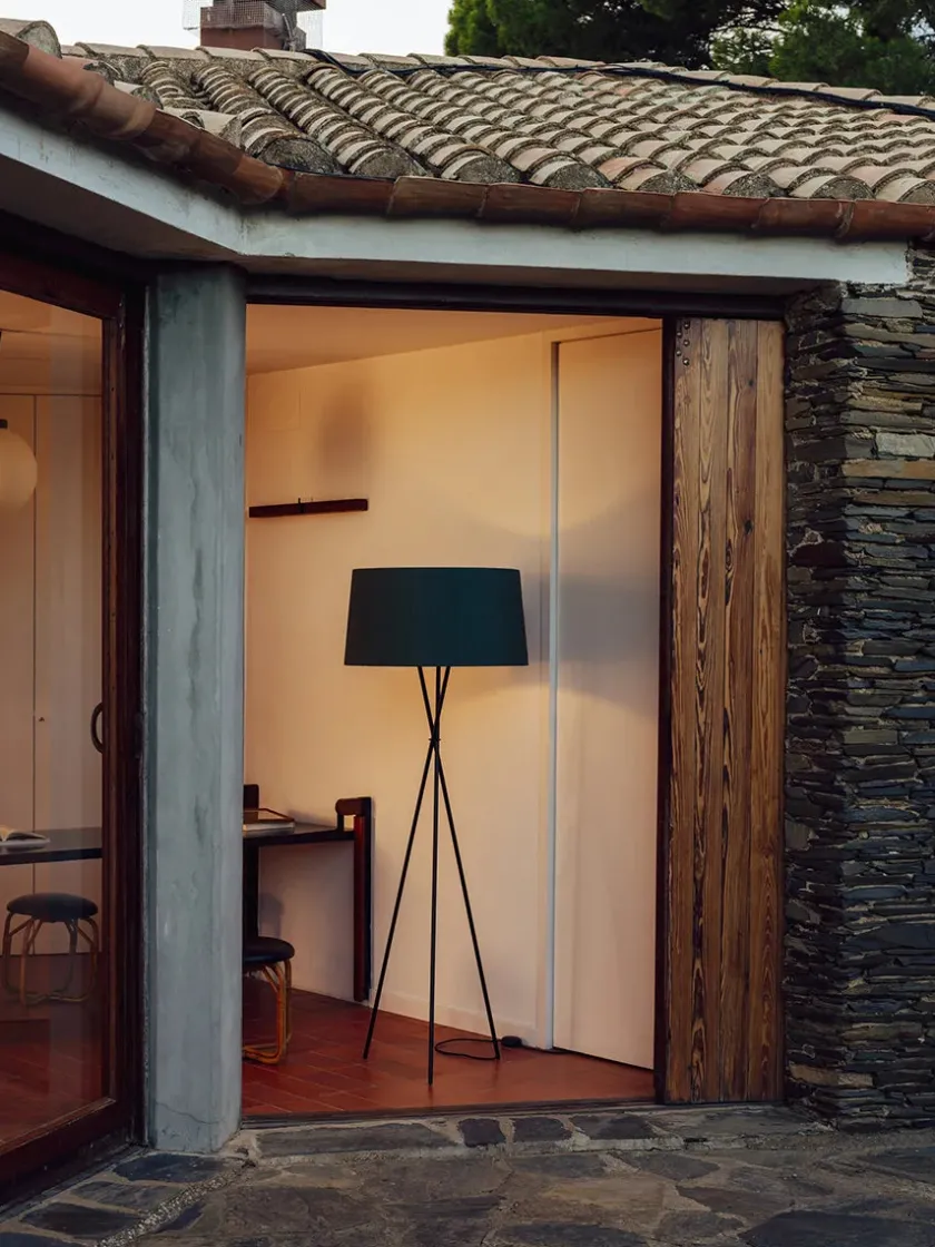 Santa & Cole Tripode Gulvlampe fra Santa and Cole, mustard (G5)> Gulvlamper|Spots