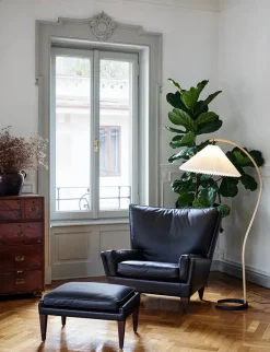 GUBI V11 Ottoman, smooth leather cream fra><noscript><img width=