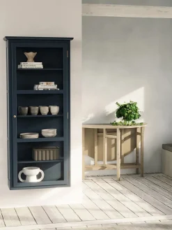 Lindebjerg Design Væghængt Vitrineskab N4, dark oak fra><noscript><img width=