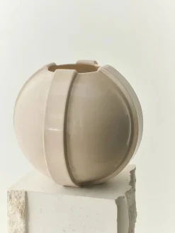 Louise Roe Vinci Vase 02, dark brown fra><noscript><img width=