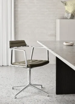 Vipp 452 Swivel Chair, dark sand fra><noscript><img width=
