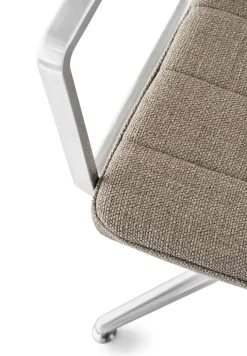 Vipp 452 Swivel Chair, dark sand fra><noscript><img width=