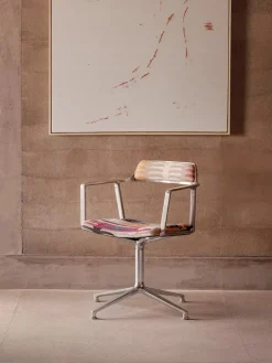 Vipp 452 Swivel Chair, dark sand fra><noscript><img width=