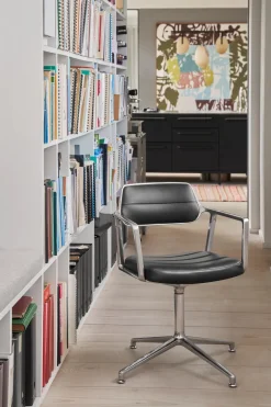 Vipp 453 Swivel Chair, Light Grey, Special Edition fra><noscript><img width=