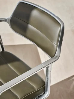 Vipp 453 Swivel+ Chair m/hjul, camel læder fra><noscript><img width=