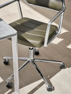 Vipp 453 Swivel+ Chair m/hjul, camel læder fra><noscript><img width=