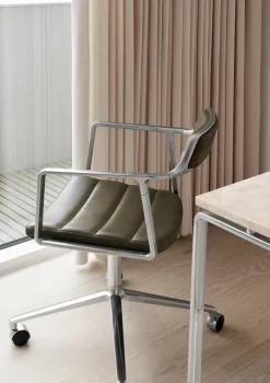Vipp 452 Swivel Chair m/hjul, dark sand fra><noscript><img width=
