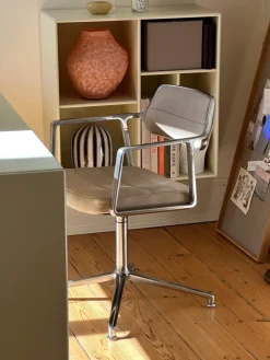 Vipp 453 Swivel Chair m/hjul fra><noscript><img width=
