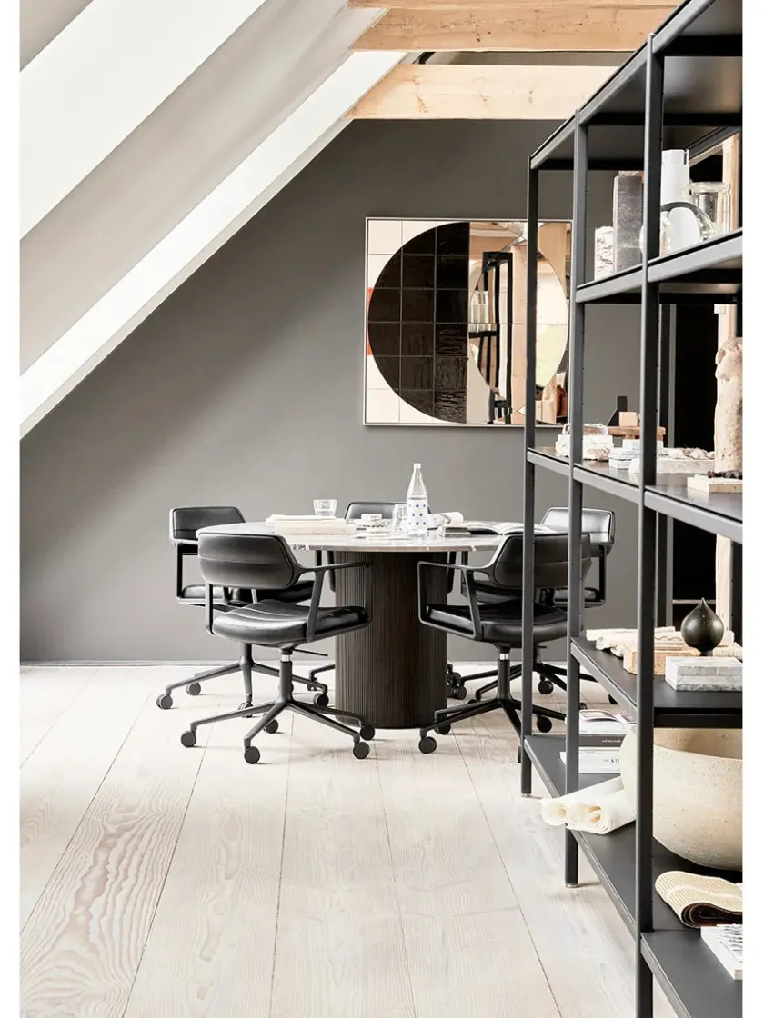 Vipp 453 Swivel+ Chair, sort læder fra> Kontorstole
