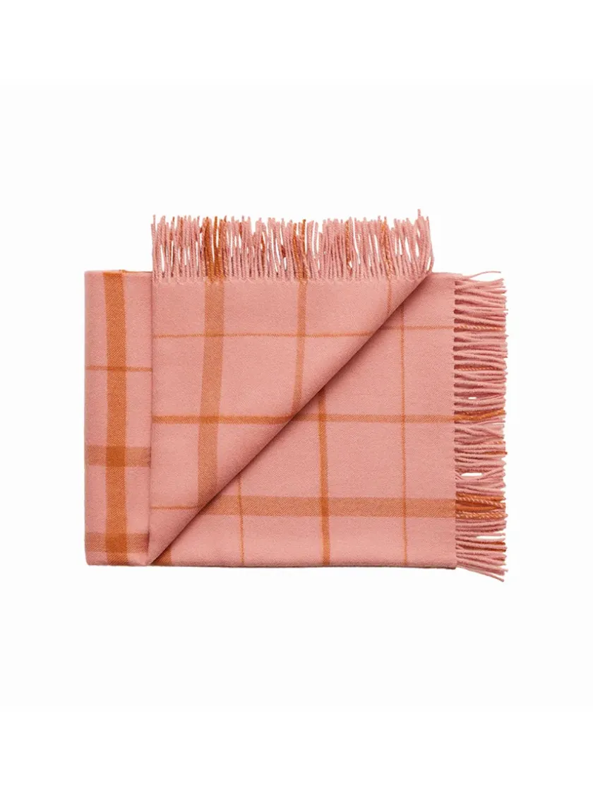 Silkeborg Uldspinderi Warp & Weft Plaid, beetroot/midnight fra> Puder Og Plaider