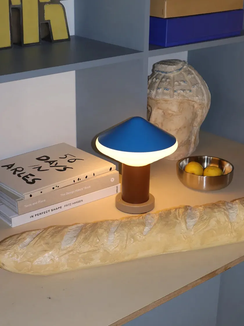LEO Objects Whipped Portable Table Lamp, sky blue fra> Portable Lamper|Spots