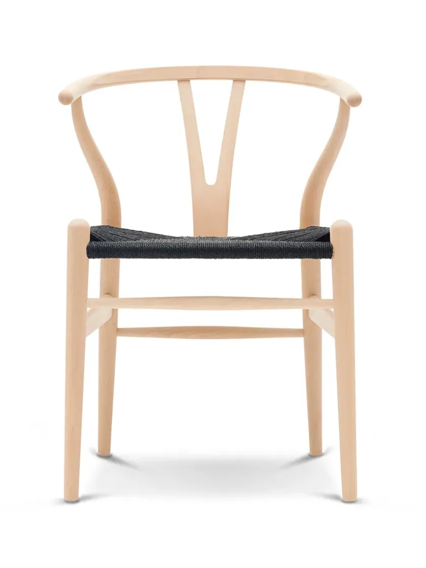 Carl Hansen & Søn Y-stol CH24, Bøg sæbe med sort flet af Hans J. Wegner> Spisebordsstole