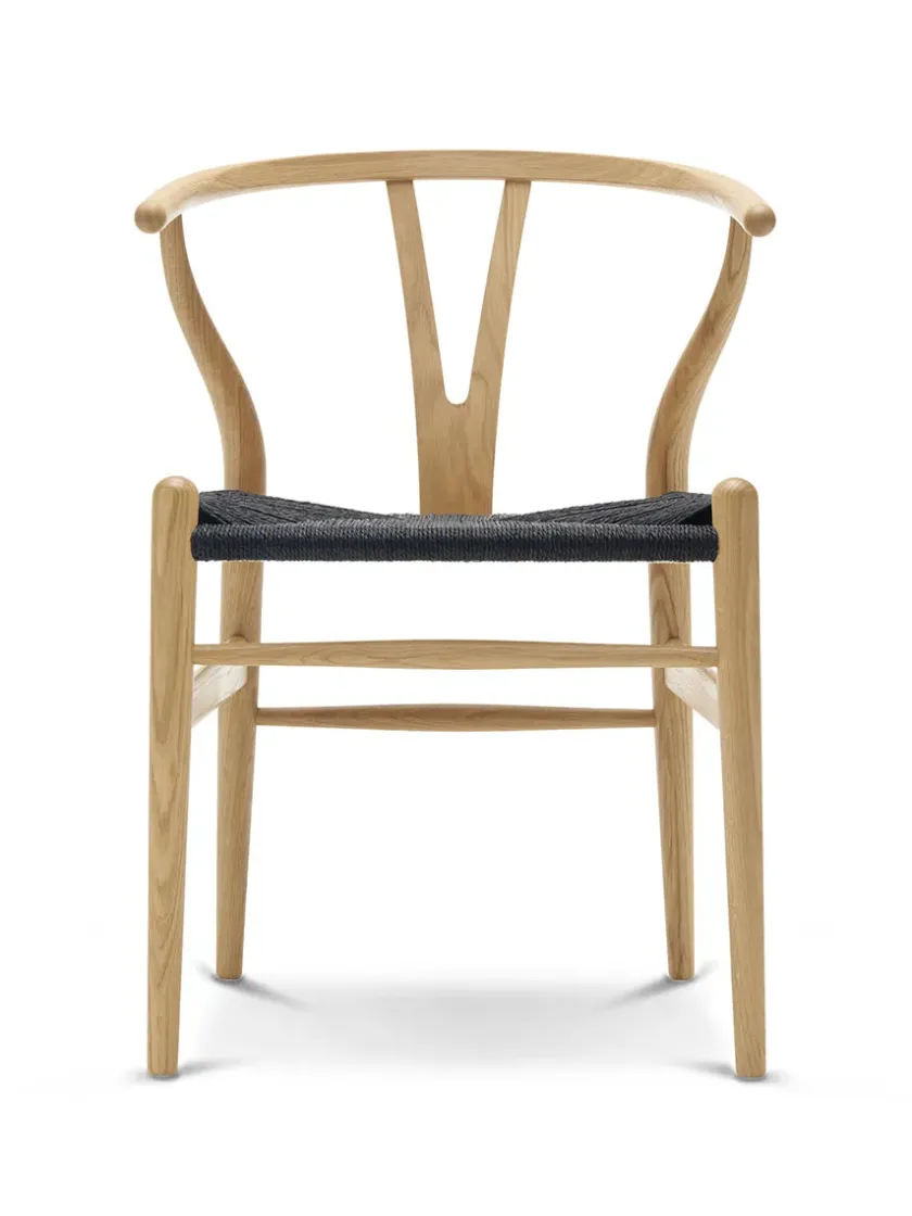 Carl Hansen & Søn Y-stol CH24, Eg lak med sort flet af Hans J. Wegner> Spisebordsstole