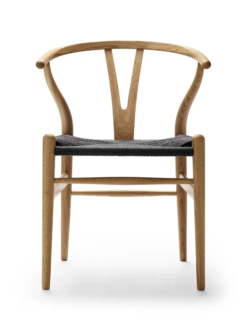 Carl Hansen & Søn Y-stol CH24, Eg lak med sort flet af Hans J. Wegner> Spisebordsstole