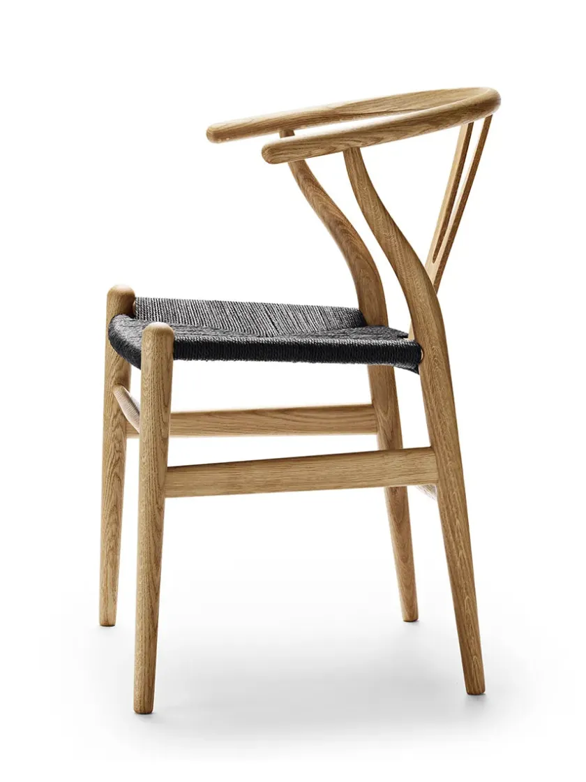 Carl Hansen & Søn Y-stol CH24, Eg lak med sort flet af Hans J. Wegner> Spisebordsstole
