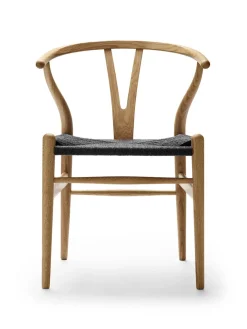 Carl Hansen & Søn Y-stol CH24, Eg røget olie med sort flet af Hans J. Wegner><noscript><img width=