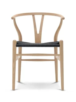 Carl Hansen & Søn Y-stol CH24, Eg sæbe med sort flet af Hans J. Wegner> Spisebordsstole