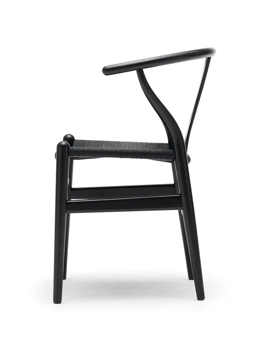 Carl Hansen & Søn Y-stol CH24, Eg sæbe med sort flet af Hans J. Wegner> Spisebordsstole