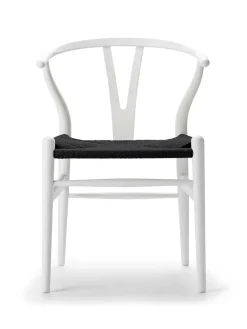 Carl Hansen & Søn Y-stol CH24 Soft Blue med sort flet af Hans J. Wegner><noscript><img width=